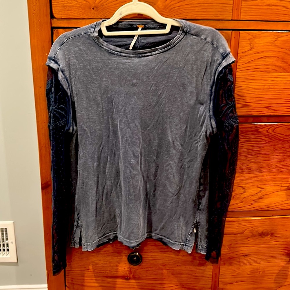 FREE PEOPLE navy long sleeve shirt with lace sleeves Size XS fits like a small